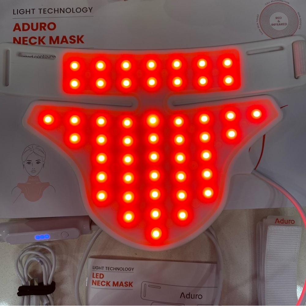 Aduro Red Light Neck and Décolleté Mask Infrared Neck Mask Red Light Therapy